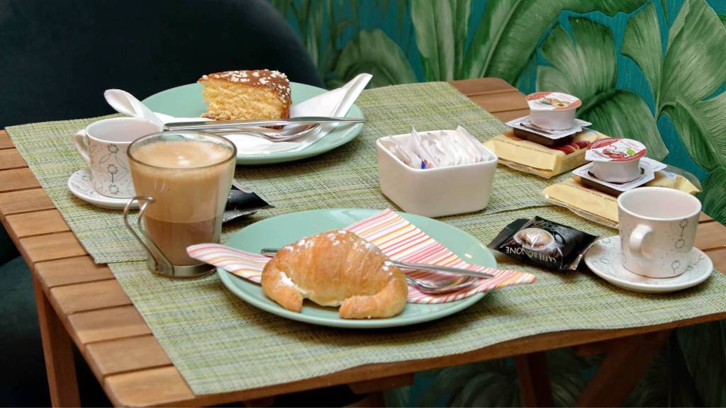 Guest-house-Roma-Suite-Monti-Rome-breakfast-024