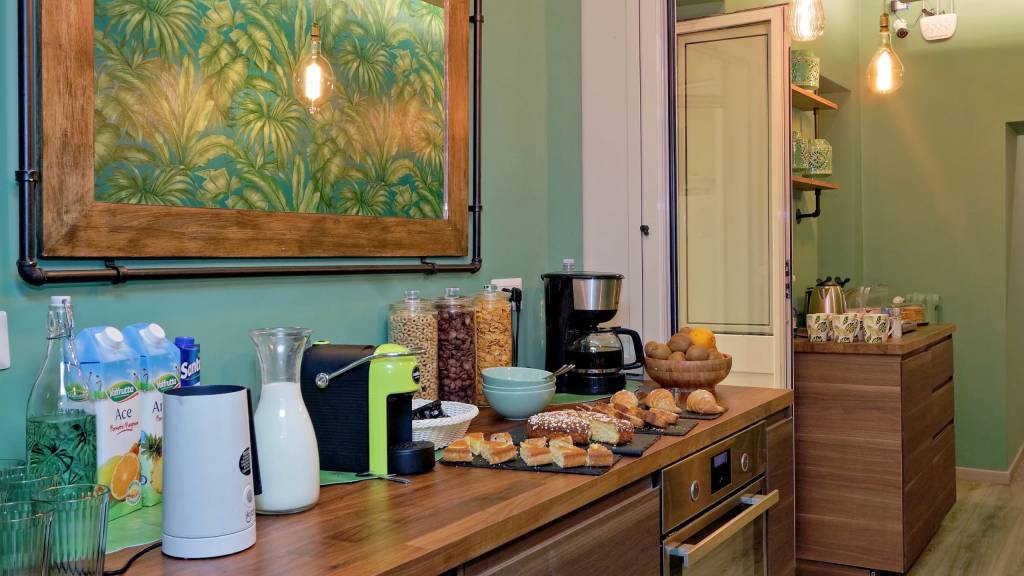 Guest-house-Roma-Suite-Monti-Rome-breakfast-027-Copia
