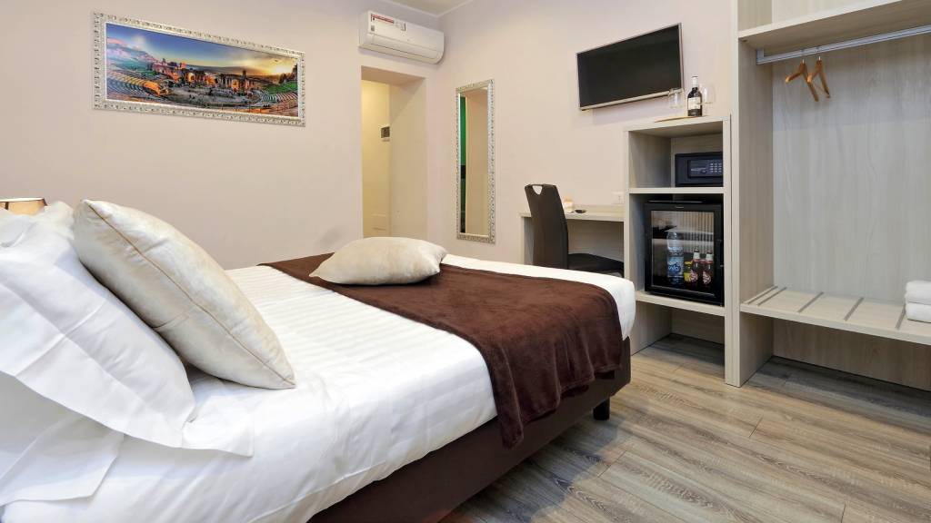 Guest-house-Roma-Suite-Monti-Rome-Superior-Room-a147