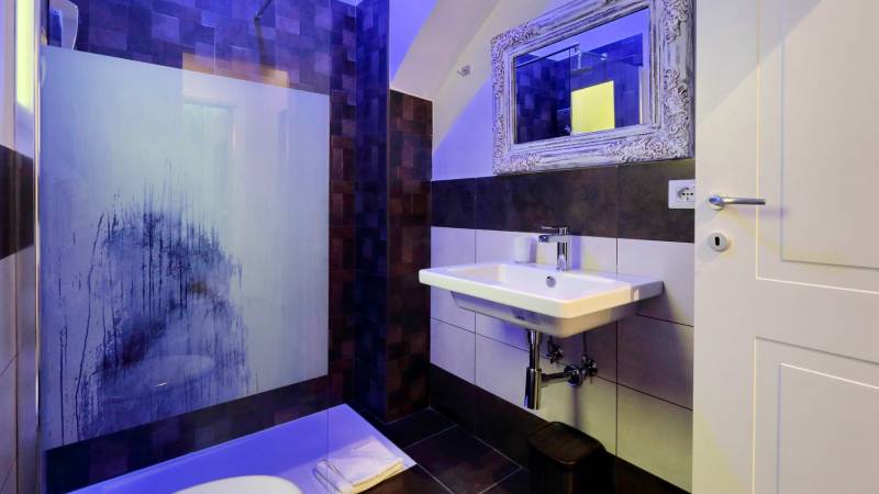 Guest-house-Roma-Suite-Monti-Rome-King-Room-Bathroom-089