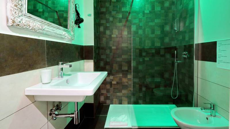 Guest-house-Roma-Suite-Monti-Rome-king-Room-bathroom-154